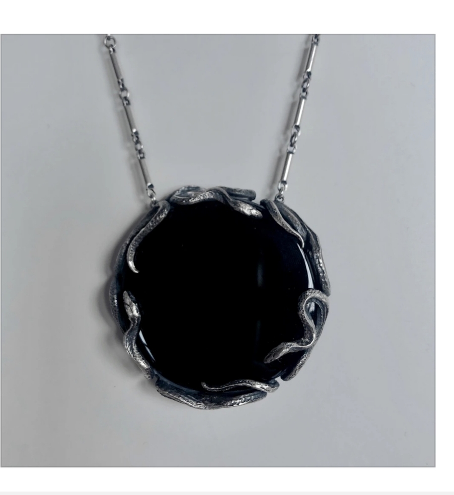 ISO - SCRYING MEDUSA. OBSIDIAN